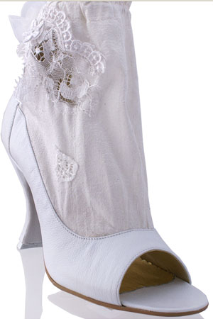Pantofi de mireasa disponibili in magazinele Papucei.ro