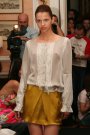 Despre Anne Valerie Hash am citit in Vogue:
O creatoare mai putin