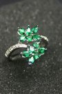 Inel din argint cu cristal verde Fashion Guru
Pret: 50 lei