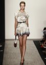 Colectia Marc Jacobs pentru sezonul toamna-iarna 2011 s-a evidentiat