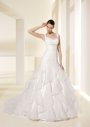 Rochie de mireasa care iti evidentiaza formele - by Biensavvy