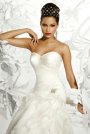 Rochie de mireasa care iti evidentiaza formele - by Biensavvy