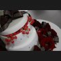 Tort de nunta delicios cu capsuni