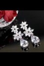 Cercei cu cristale Swarovsky disponibili in magazinele Borealy