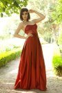 Rochie rosie cu broderie pentru o seara de Craciun in doi