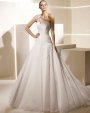Rochie de mireasa simpla, pe un singur umar si cu corset. Rochia