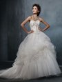 Rochie de mireasa din tull peste tafta, cu trena. Rochia costa 4.860