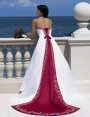 Rochie de mireasa din satin lucios, cu aplicatii de cristale, perle