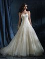 Rochie de mireasa din broderie peste tull, cu trena. Rochia costa