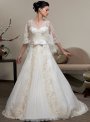 Rochie de mireasa cu broderie din dantela, disponibila pe site-ul