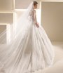 Rochie de mireasa cu trena si accente din broderie. Rochia Selva