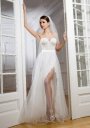 Rochie de mireasa taiata pe un picior. Produsul este disponibil pe