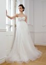 Rochie de mireasa cu accent in zona taliei. Produsul este disponibil