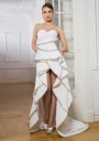 Rochie de mireasa usor nonconformista. Produsul este disponibil pe