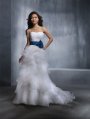 Rochie de mireasa din tull, broderie cu accente metalice cu aplicatii