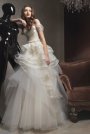 Rochie de mireasa cu o croiala speciala. Produsul este disponibil