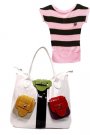 Accente colorate
Pulover de la Roxy Fashion, 89 lei.
Geanta de