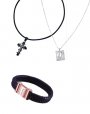Bijuterii glam-chic de la Police:
Colier cu cruciulita: 178 lei
Lant