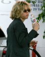 Meg Ryan
Meg Ryan se opreste la o benzinarie, unde face plinul masinii