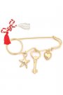 O brosa in stil lucky charm va bucura orice femeie, cu ocazia zilei