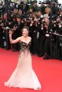 Michelle Yeoh arata fabulos pe covorul rosu, intr-o rochie de seara