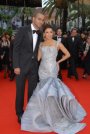 Eva Longoria si-a facut aparitia pe covorul rosu purtand una dintre