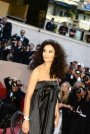 Rachida Brakni a ales o rochie de seara simpla, neagra si fara umeri