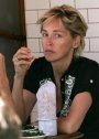 Pe Sharon Stone sunt obisnuita sa o vad aratand asa. Nu stiu de ce,