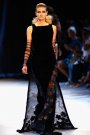 Foto: Rochie neagra din tul cu mansete si paiete

Photo by Julien