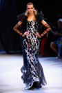 Foto: Rochie cu imprimeu abstract si 'aripi de inger'
Photo by Julien