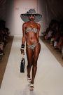 Costum de baie 'Red Carter'
Foto: Frazer Harrison/Getty Images for