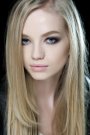 Tendinta Flawless Skin/Blushed Radiance, bazata pe o stralucire roz,