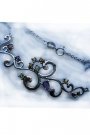 Colier inflorituri si cristale naturale de la BePrecious
Medalion