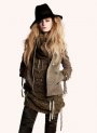 Obiecte vestimentare cheie
Costume, rochii, bluze, camasi, fuste