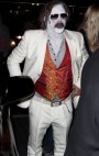 Mickey Rourke a fost surprins de paparazzii adunati in preajma clubului