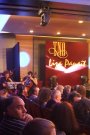 Orchestra live a TNO, prezenta in numar mic si plasata in stanga