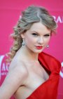Taylor Swift - Cantareata de muzica pop, cu influente country pronuntate,