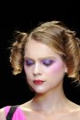 Versiunea moderna a personajului Alice in Tara minunilor creat de