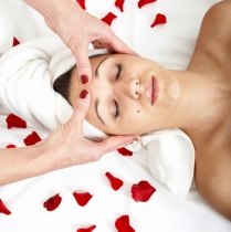 Masaj facial recomandat de Anastasia Achilleos