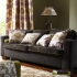 26 de piese de mobilier si accesorii cu motive florale